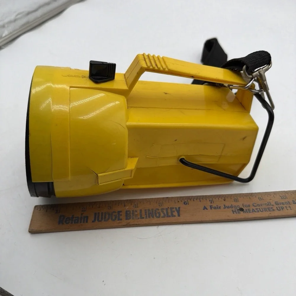 VTG Brinkmann Maxstar Lantern Flashlight Camp Flash Light Waterproof Needs Batte